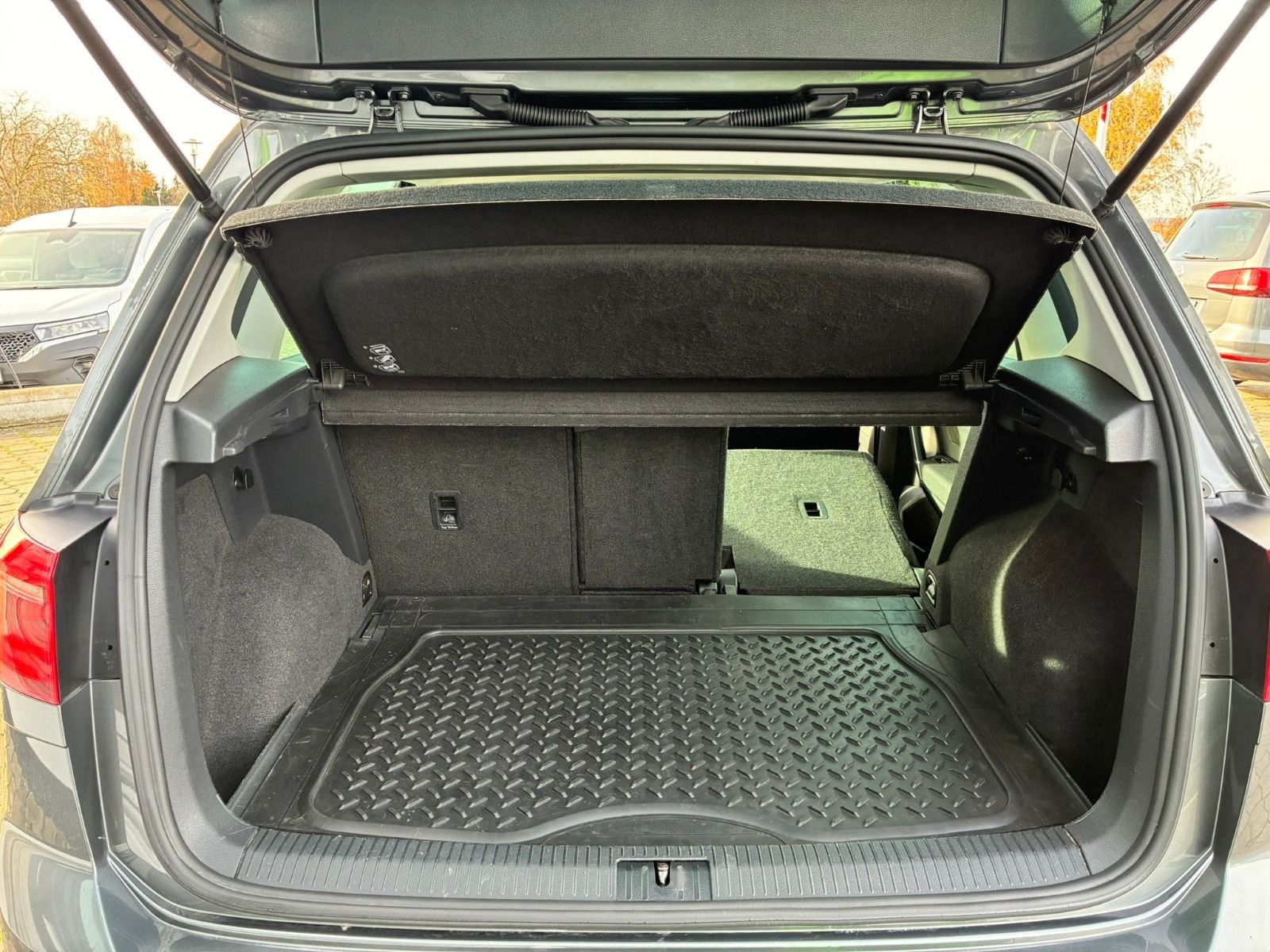 Fahrzeugabbildung Volkswagen Golf Sportsvan Highline 1.4 TSI 6-Gang*Bi-Xenon*