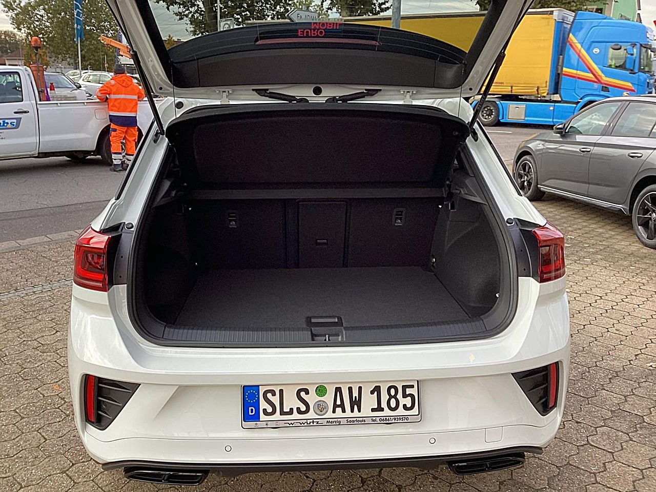 Fahrzeugabbildung Volkswagen T-Roc R-Line 1.5 TSI DSG ACC Matrix Pano