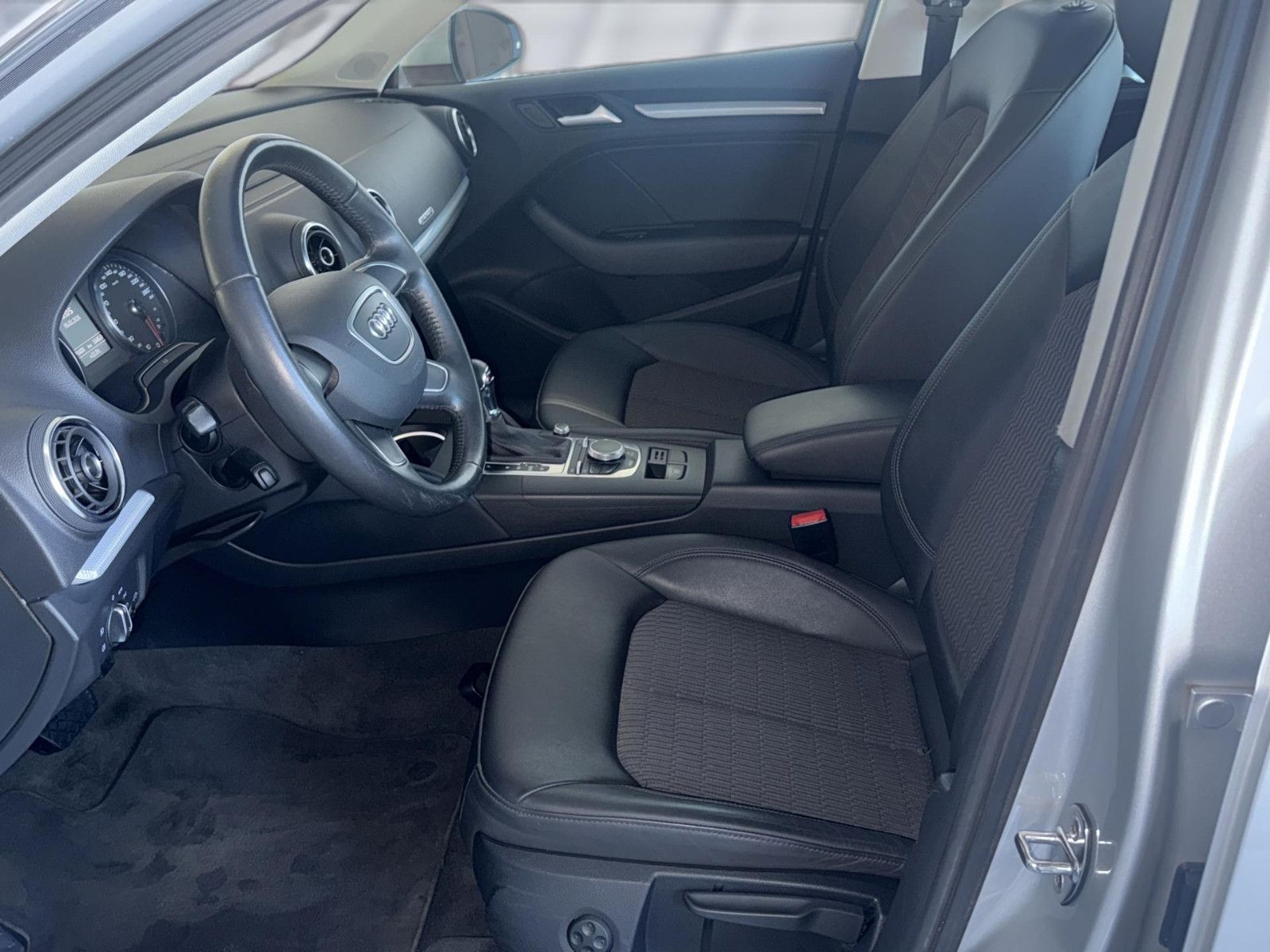 Fahrzeugabbildung Audi A3 Sportback quattro/ Unfallfrei/ 2. Hd/