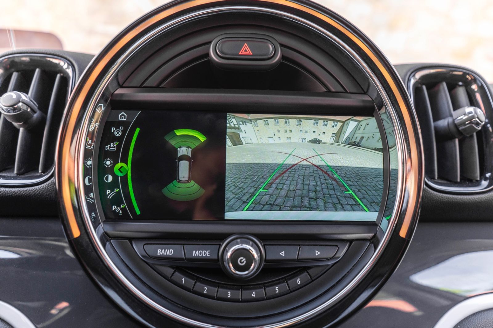 Fahrzeugabbildung MINI Cooper SE Countryman ALL4 H&K HUD LED KAM PANO