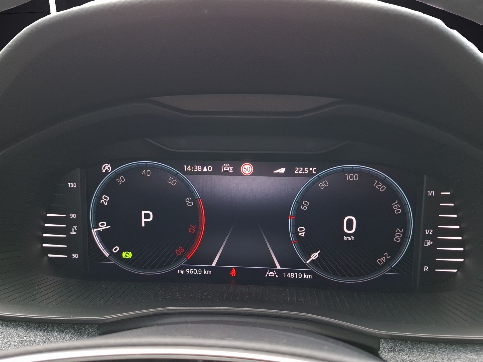 Fahrzeugabbildung SKODA Kamiq TSI Selection DSG LED Navi AID ACC RFK SHZ