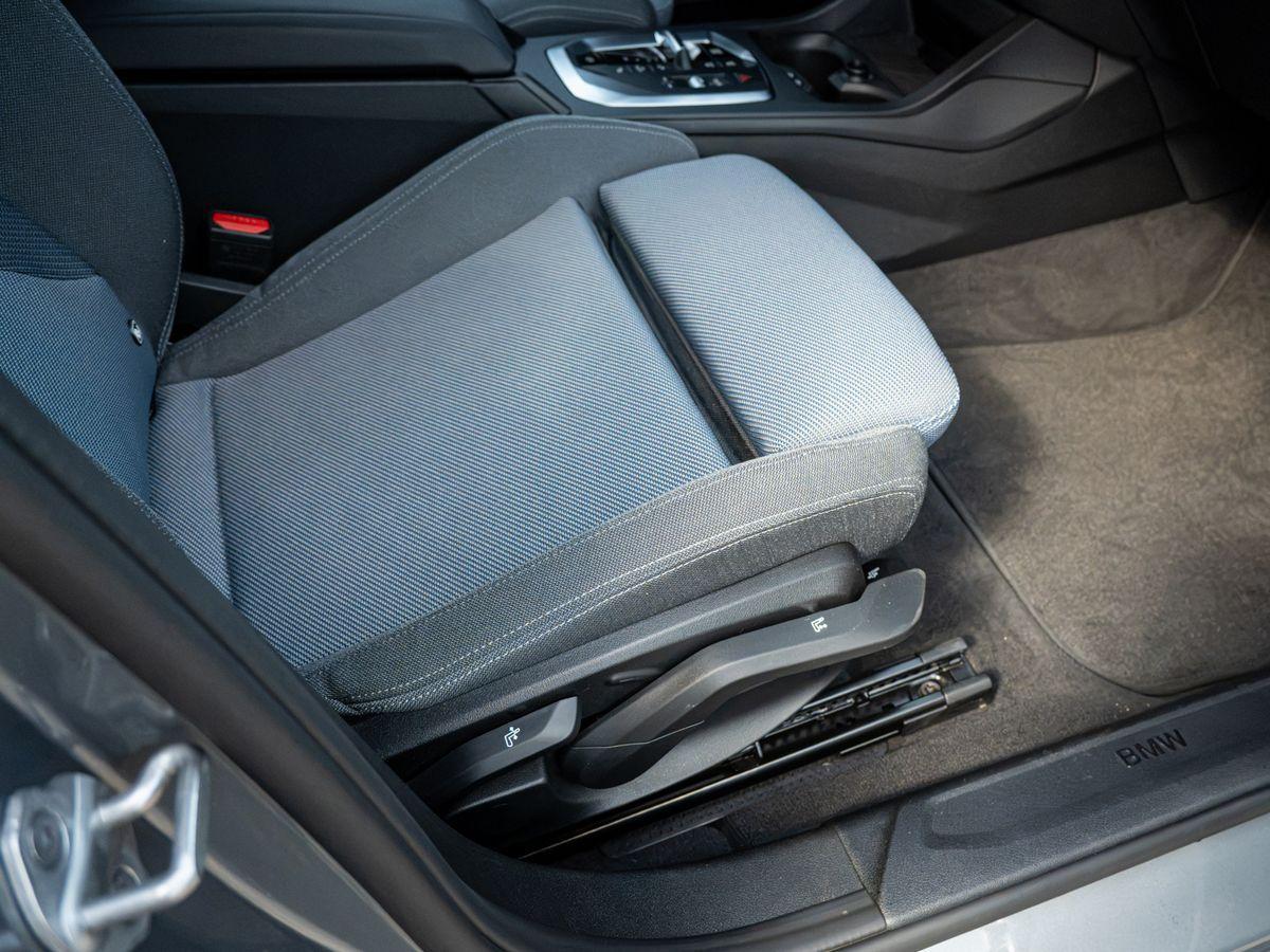 BMW 1 Series AdLED KoZg SpSitze SpieglP ParkA S-Glas 17", миниатюра 10