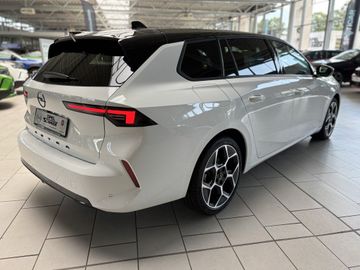Fotografie des Opel Astra Sports Tourer 1.2 Turbo GS