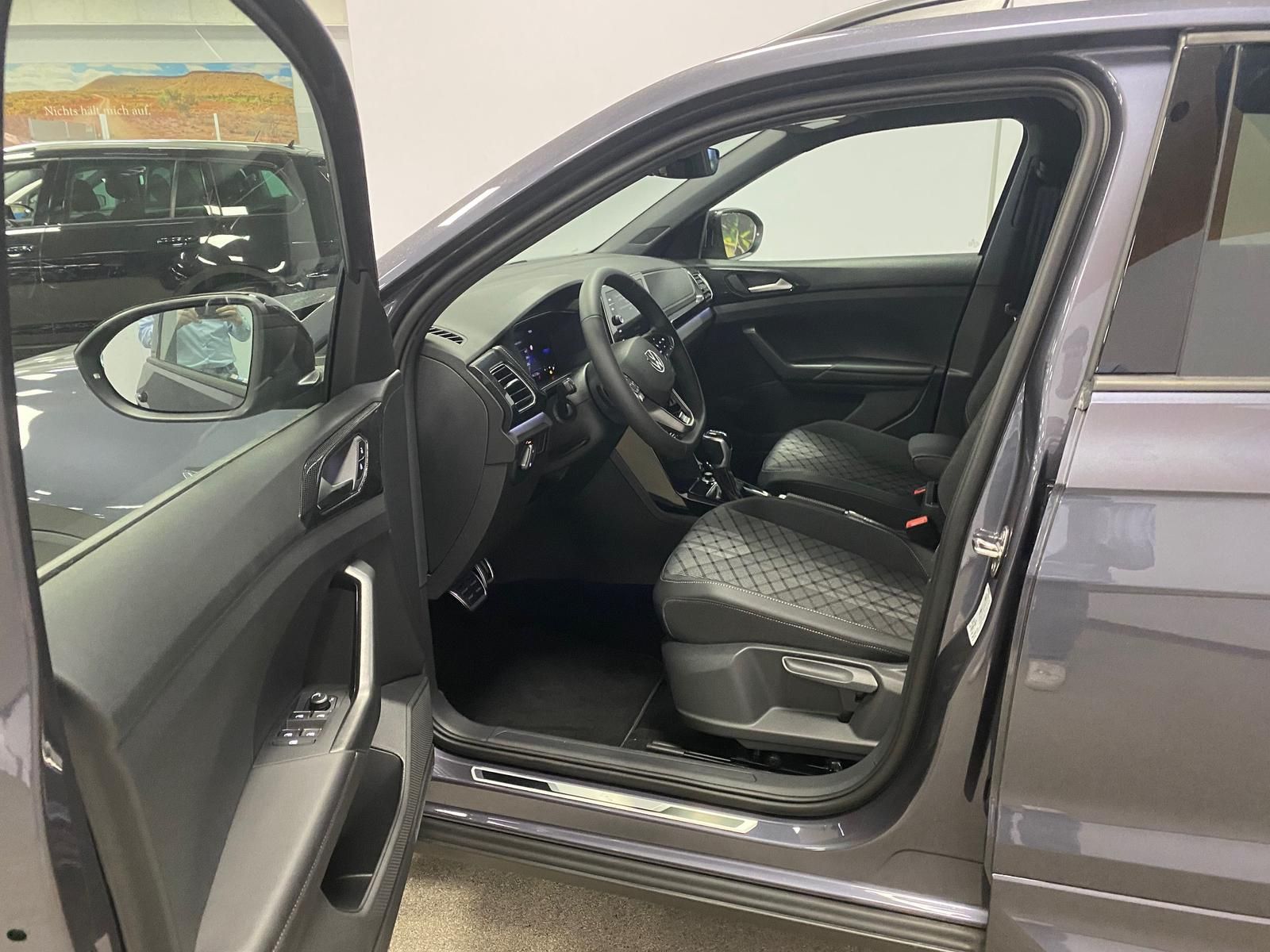 Fahrzeugabbildung Volkswagen T-Cross 1.0 TSI DSG R-Line BLACKSTYLE+MATRIX+AHK