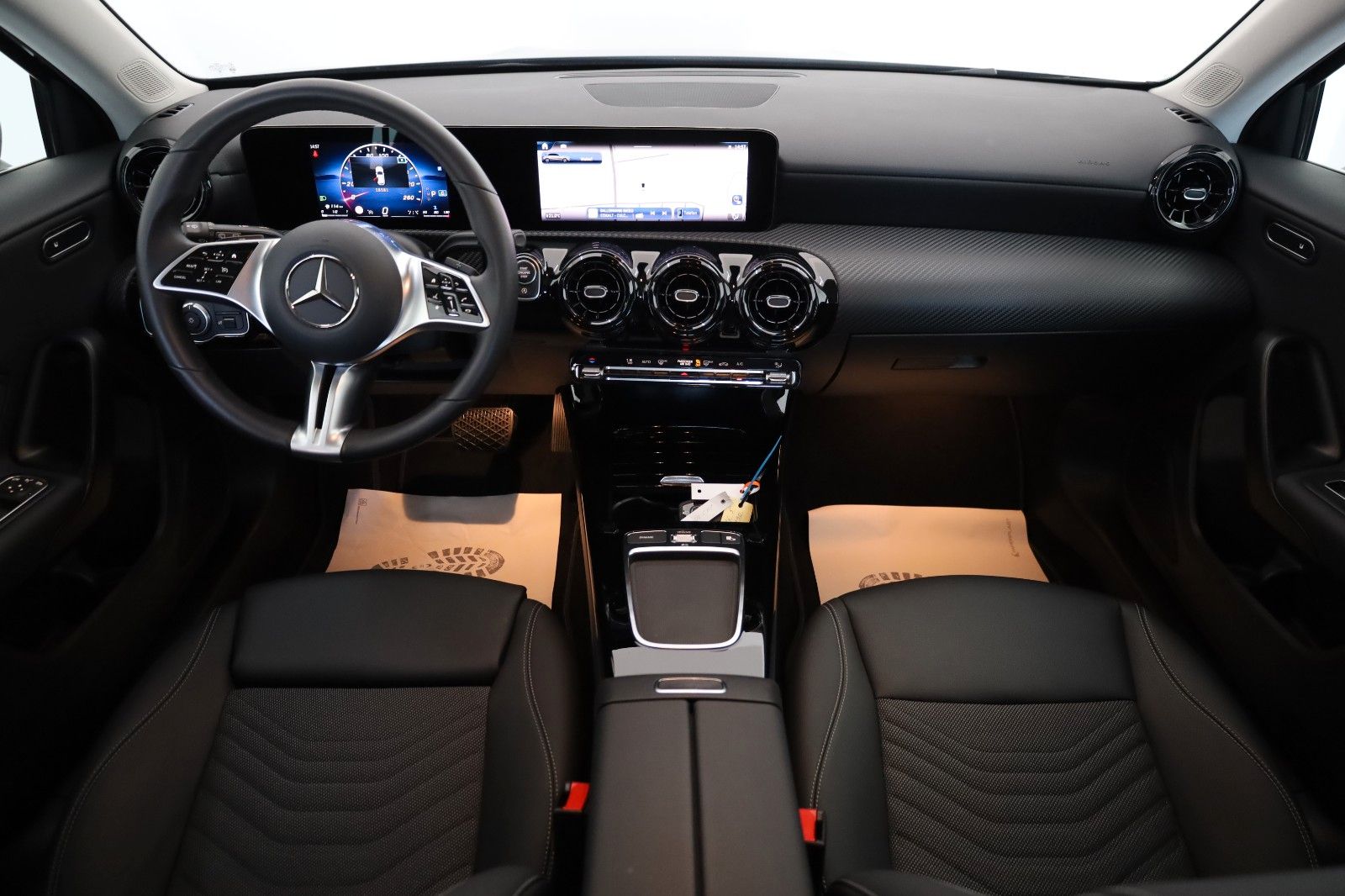 Fahrzeugabbildung Mercedes-Benz A 180 d,T.Leder,Navi,LED,SH,Kamera