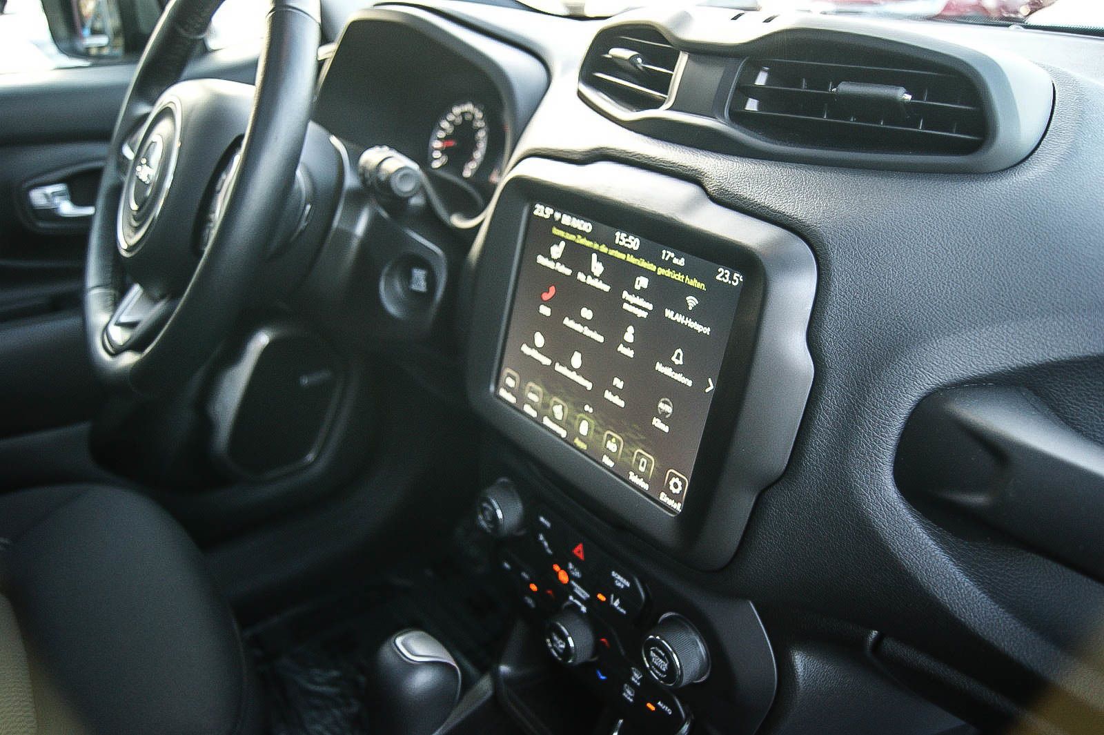 Fahrzeugabbildung Jeep Renegade 1.3 T-GDI Limited FWD KENWOOD PANORAMA