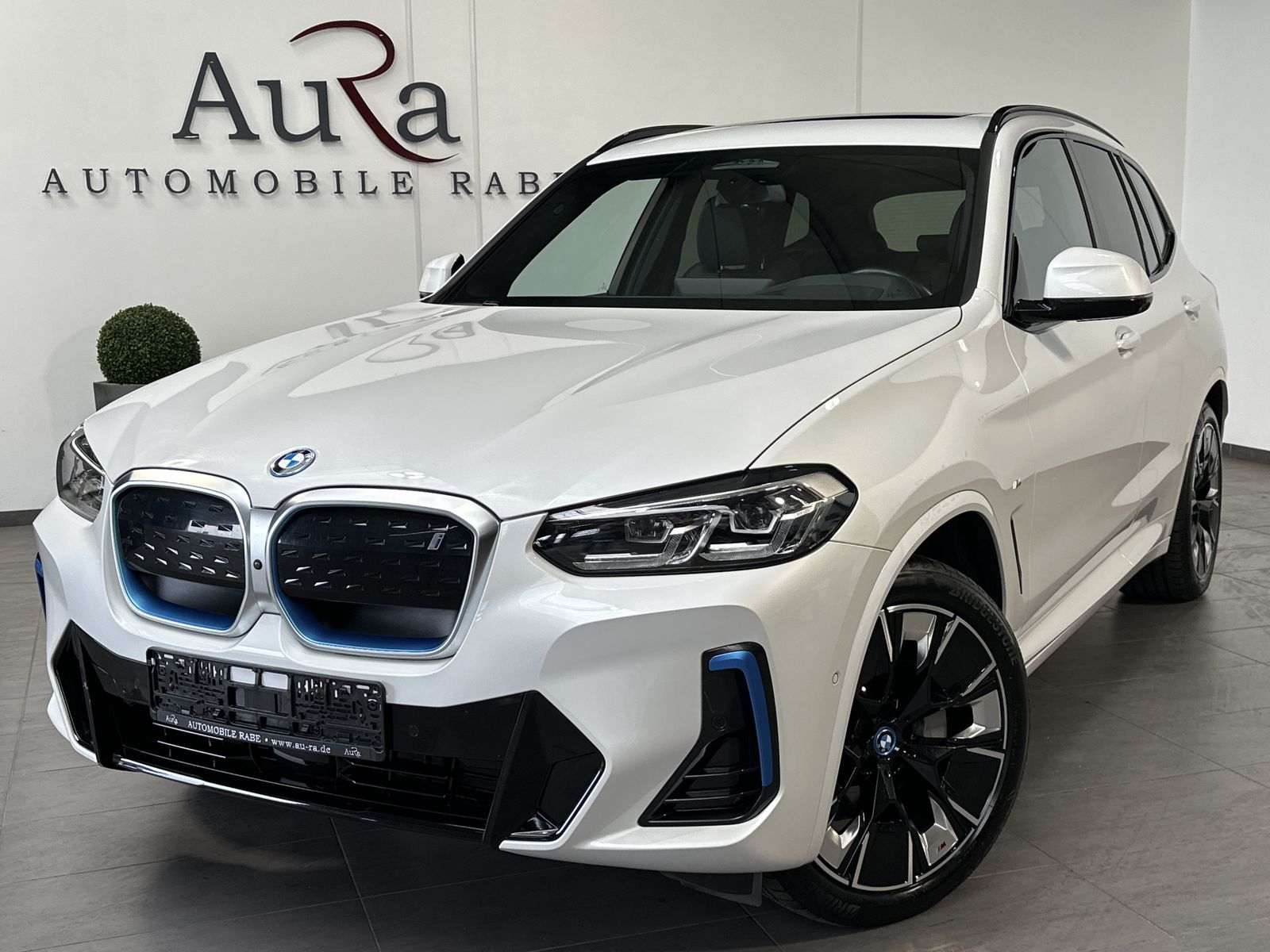 BMW iX3 M-Sport NAV+LED+AHK+ACC+HUD+PANO+360°+20ZOLL