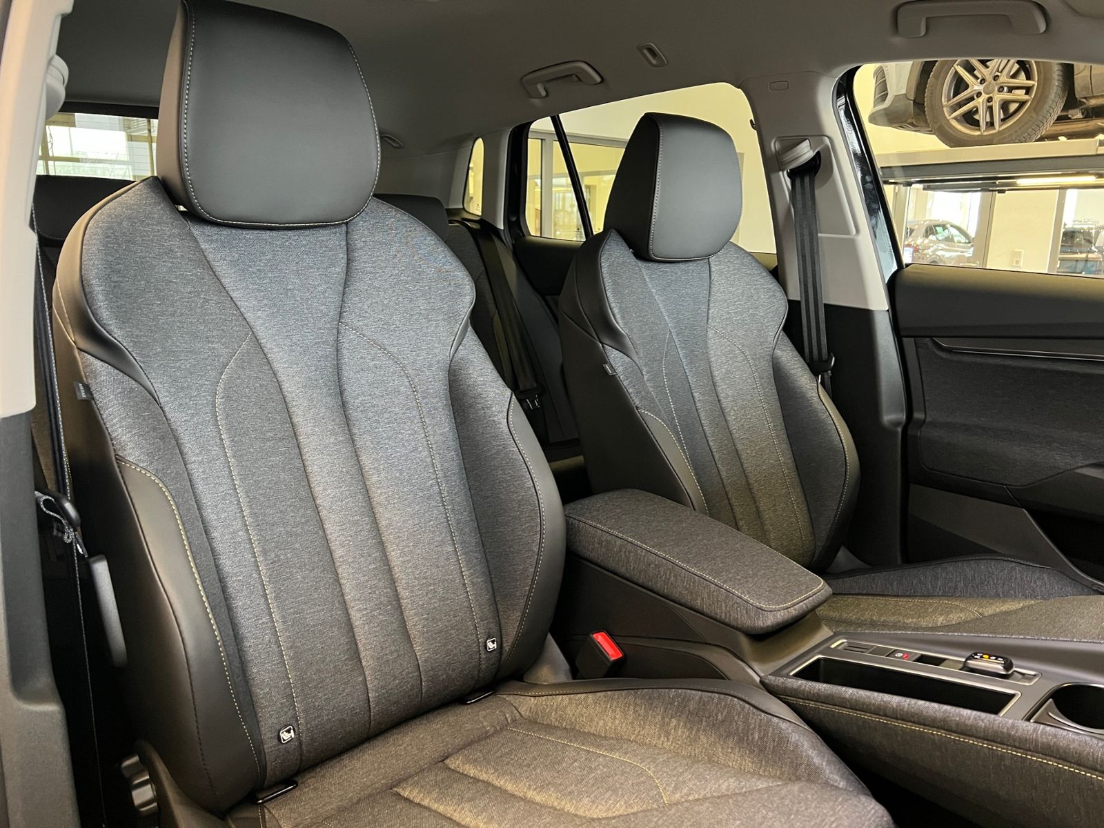 Fahrzeugabbildung SKODA Elroq 85 *AHK,Wärmepumpe,KESSY*