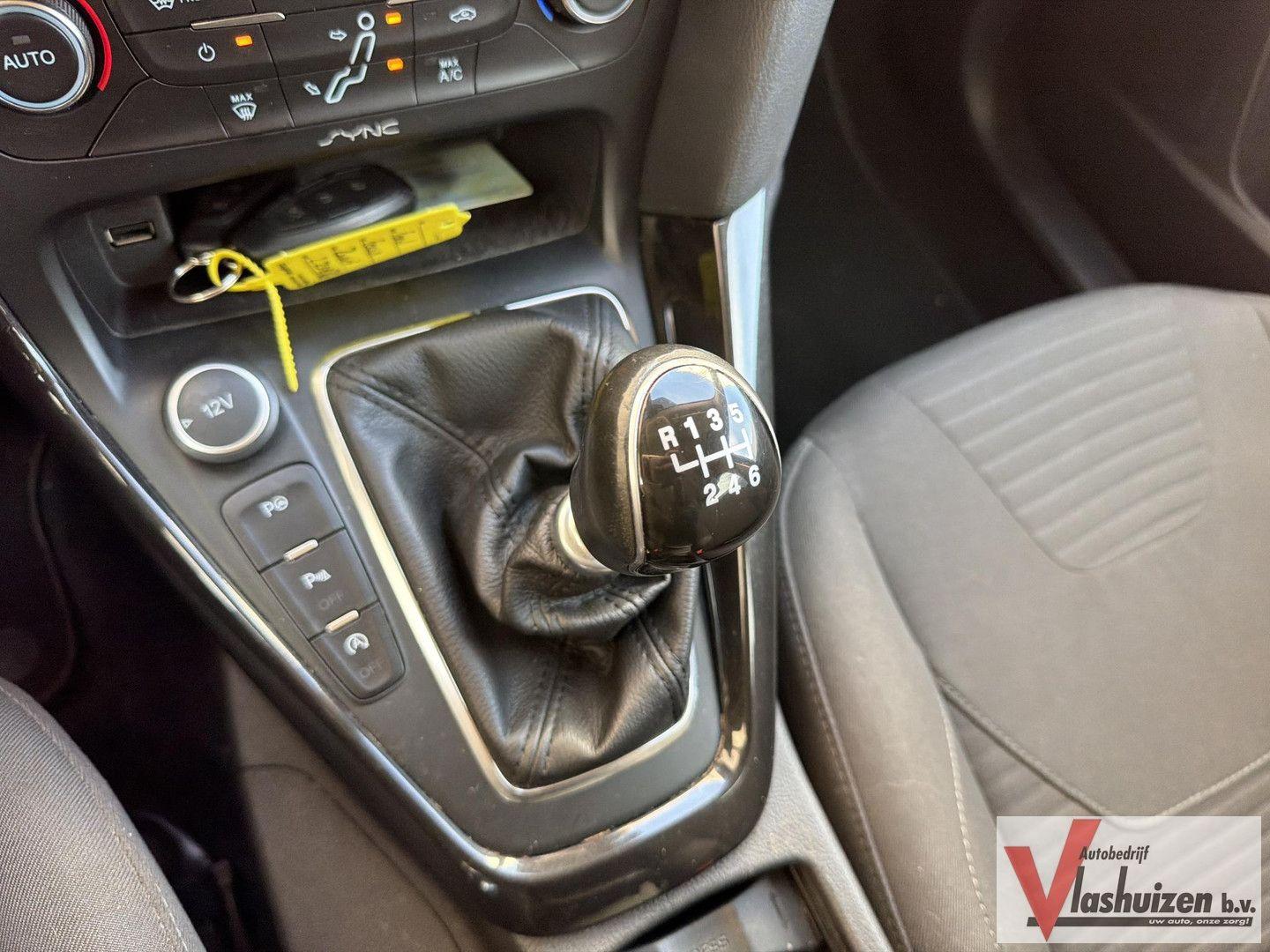 Ford Focus 2015 — photo 12