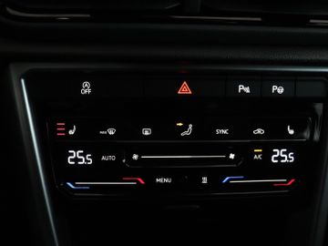 Volkswagen T-Roc - 8