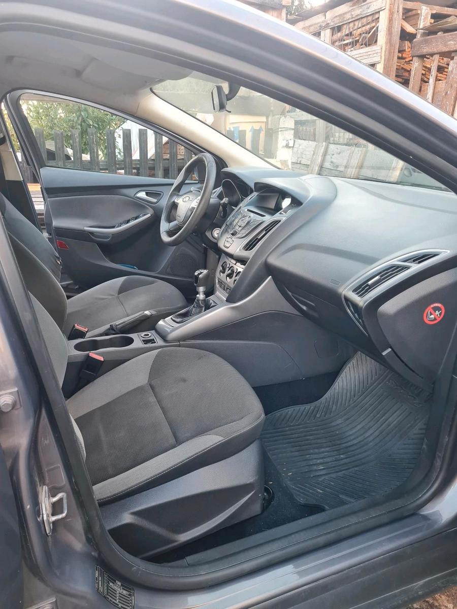 Ford Focus 2011 — engine