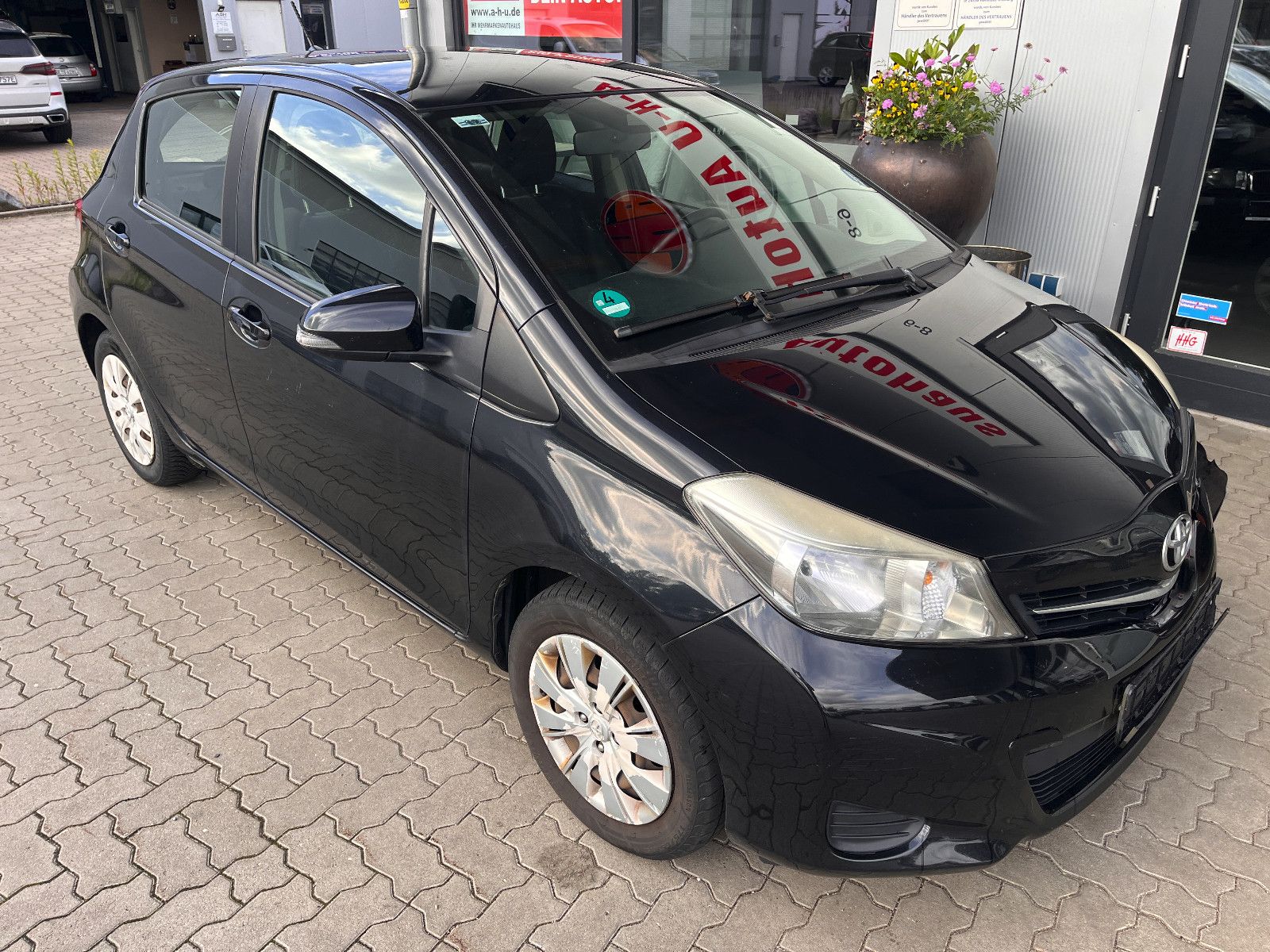 Fahrzeugabbildung Toyota Yaris Life Automatik / Frontschaden