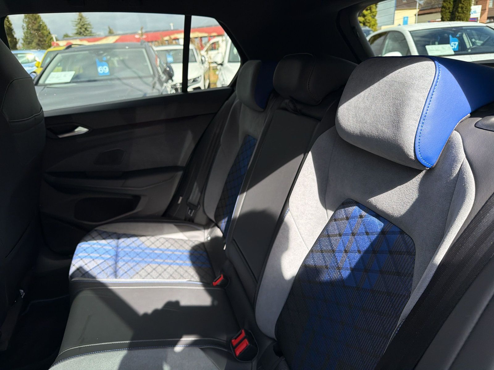 Golf R 4M Navi PANO AZV Harman Kardon R