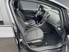 Fahrzeugabbildung Opel Astra J Sports Tourer Edition Sitzheizung PDC