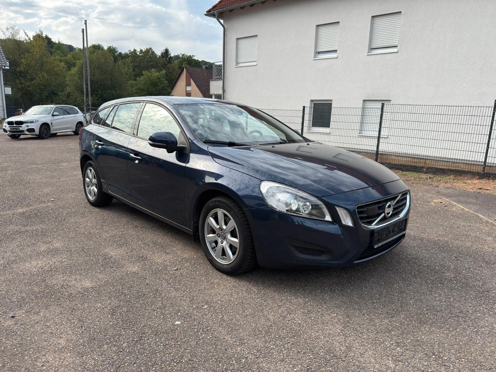Volvo V60 D2 KINETIC+NAVI+PDC+ACC+SITZHZG+BLIS