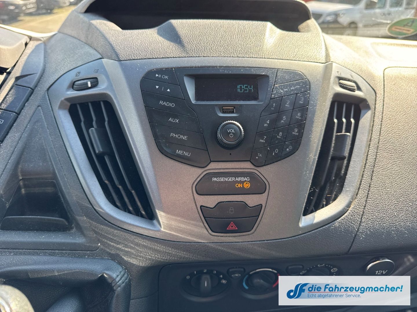 Fahrzeugabbildung Ford Transit Custom Kombi 300 L1 2.2 TDCi *8446
