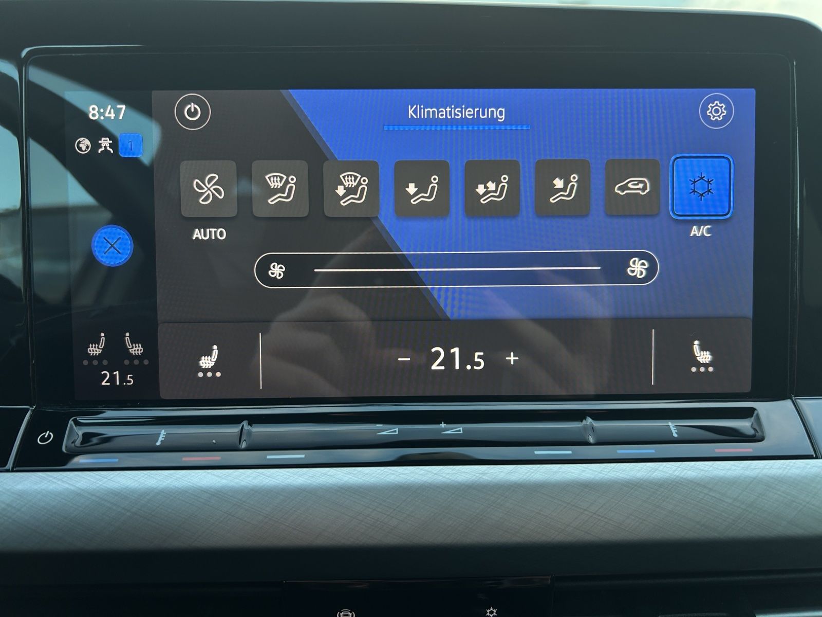 Fahrzeugabbildung Volkswagen Golf VIII TSI DSG MatrixLED Kamera ACC