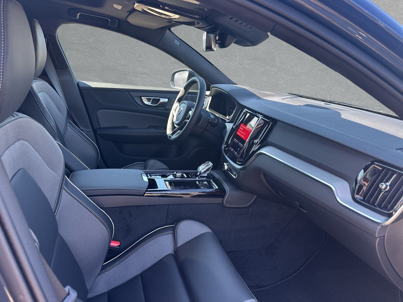 Volvo V60 T6 AWD PHEV Plus Dark GEWERBEANGEBOT AHK SD imagem 3