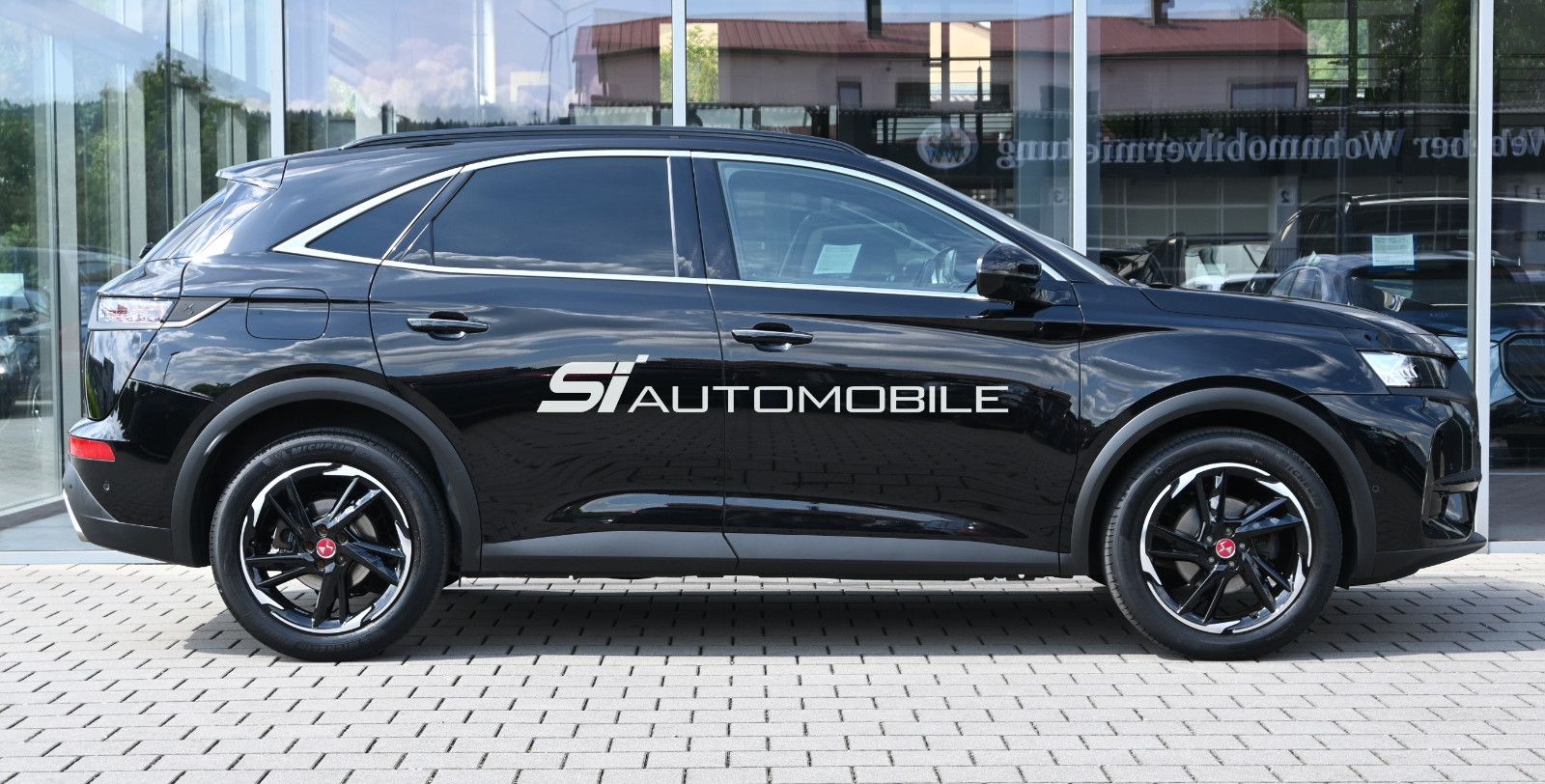 Fahrzeugabbildung DS Automobiles DS7 Crossback PureTech 180 PERF. LINE+ °AHK°PANO