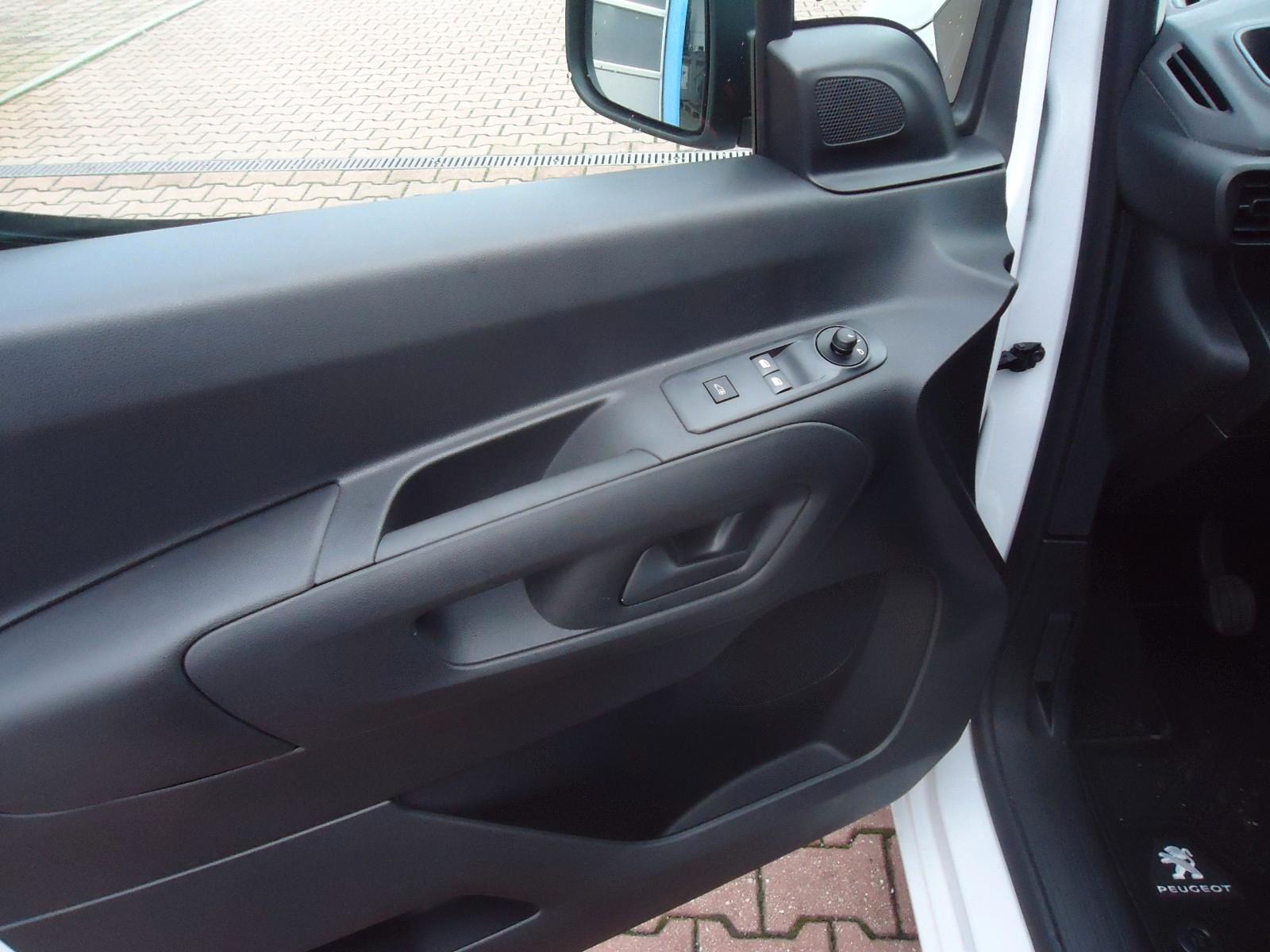 Peugeot Partner KW L1 110 PureTech Premium *Klima-PDC*