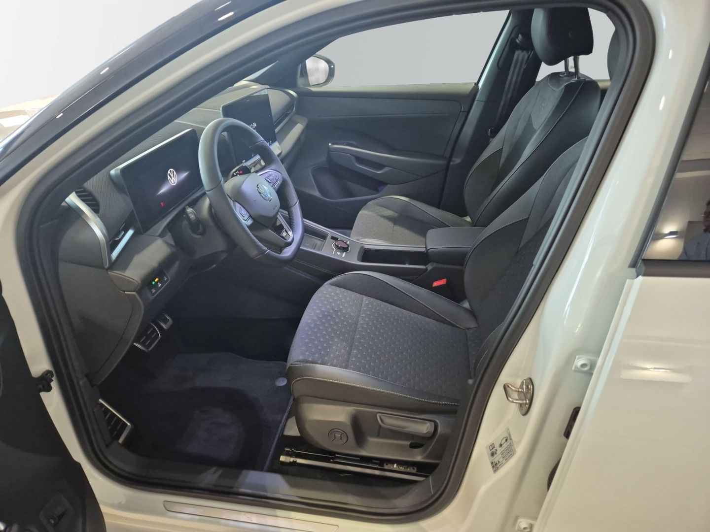 Volkswagen T-Roc R-Line 1.5 eTSI DSG Black Style neues Mod foto 3