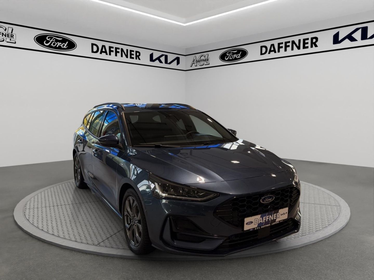 Fahrzeugabbildung Ford Focus Turnier ST-Line X HUD AHK-abn Navi LED ACC