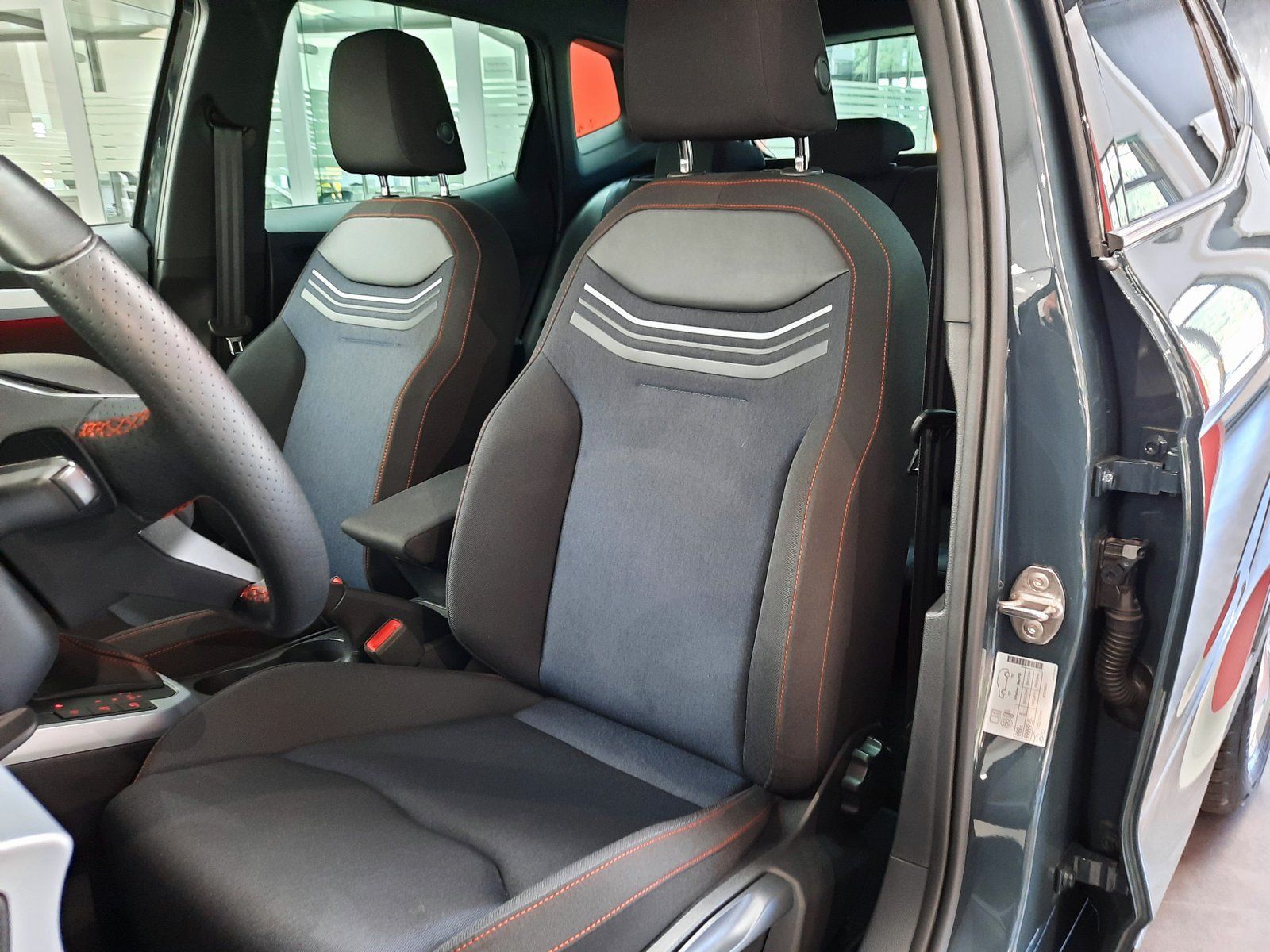Fahrzeugabbildung SEAT Arona FR TSI DSG *Cam*PDC*LED*Sitzhzg*ACC*AppC*