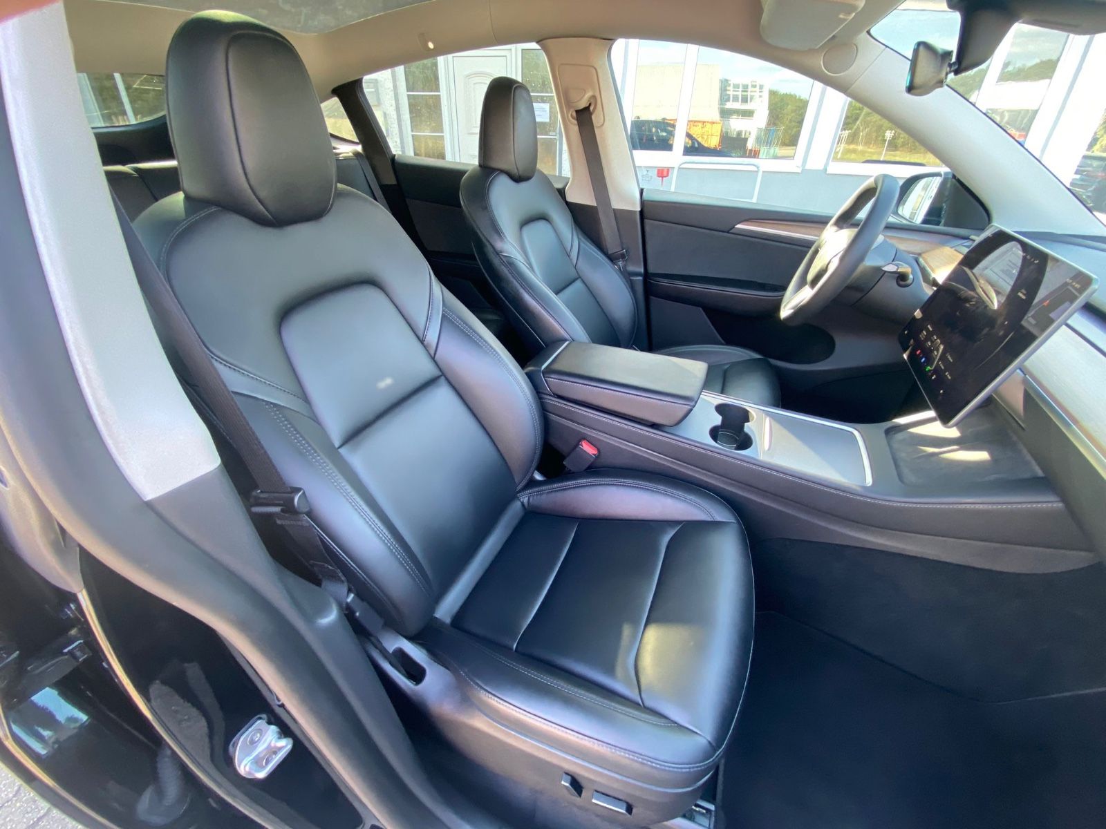 Tesla Model Y Performance Dual Motor AWD foto 15