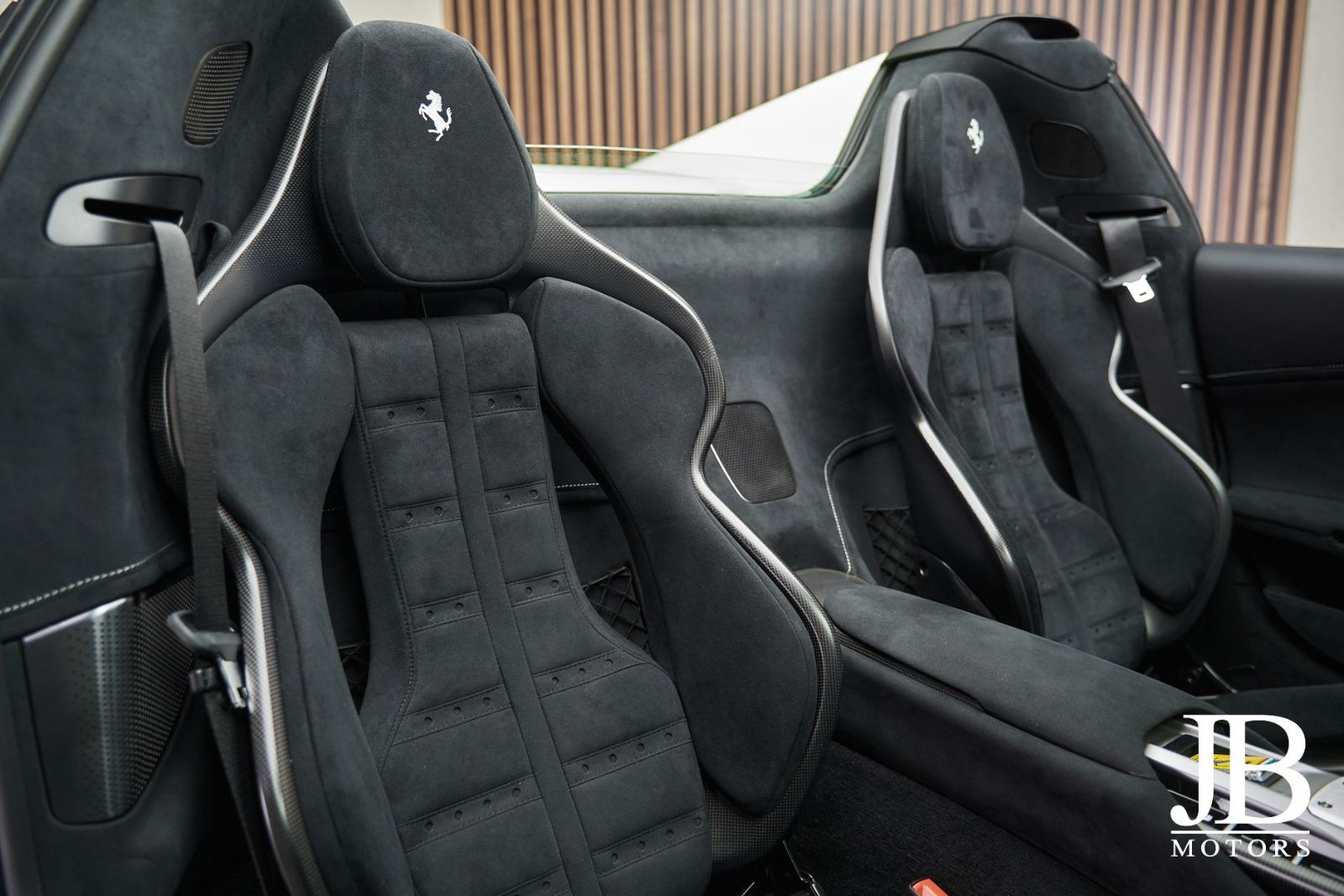 Fahrzeugabbildung Ferrari 12Cilindri Spider Racing Seats Lift LED Carbon