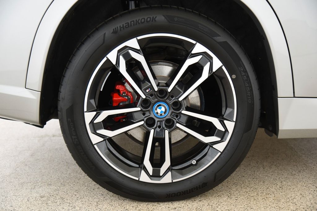 BMW iX1