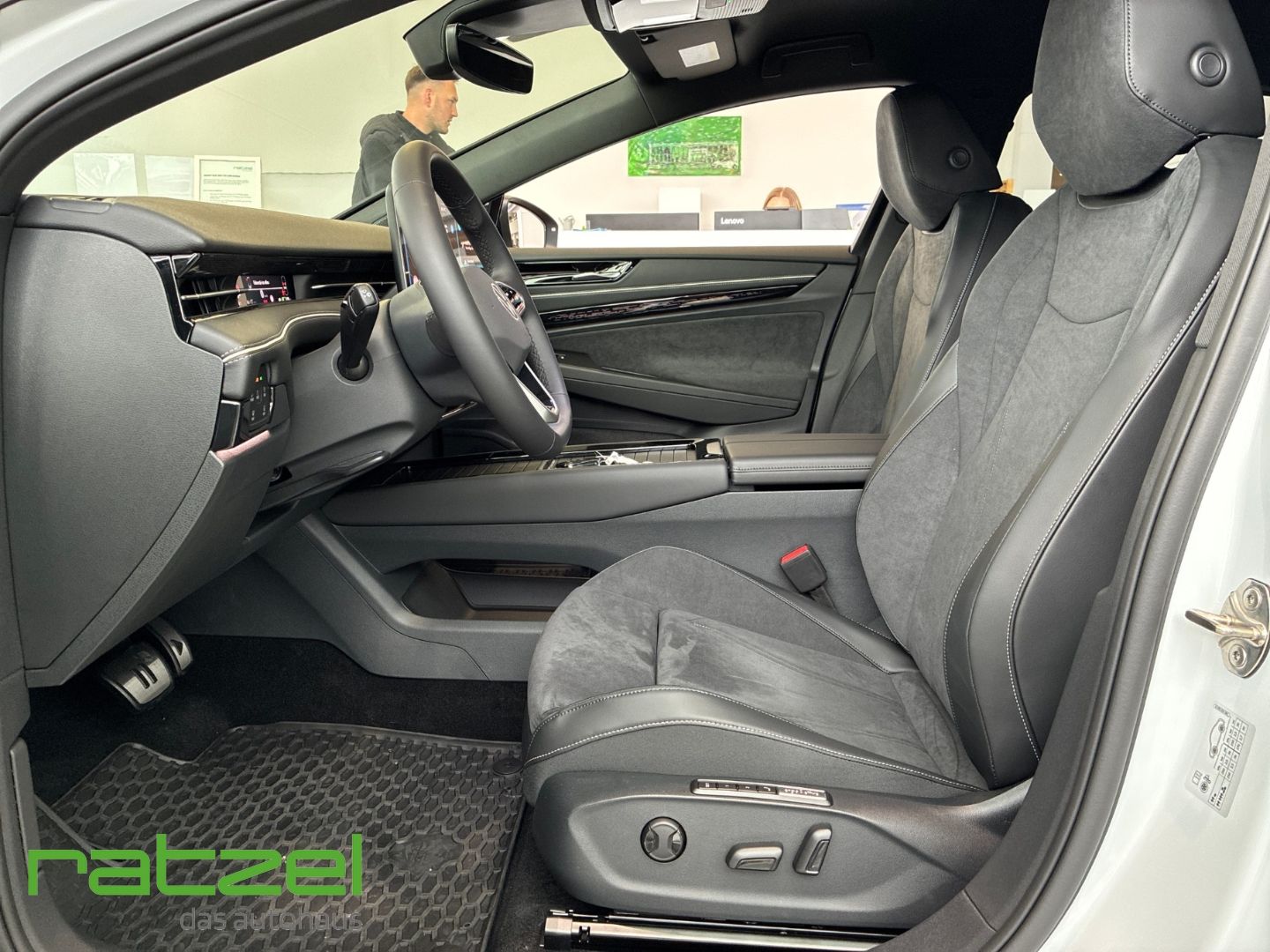 Fahrzeugabbildung Volkswagen ID.7 PRO 77kWh NAVI+AHK+LED+SHZ+Massage+Kamera