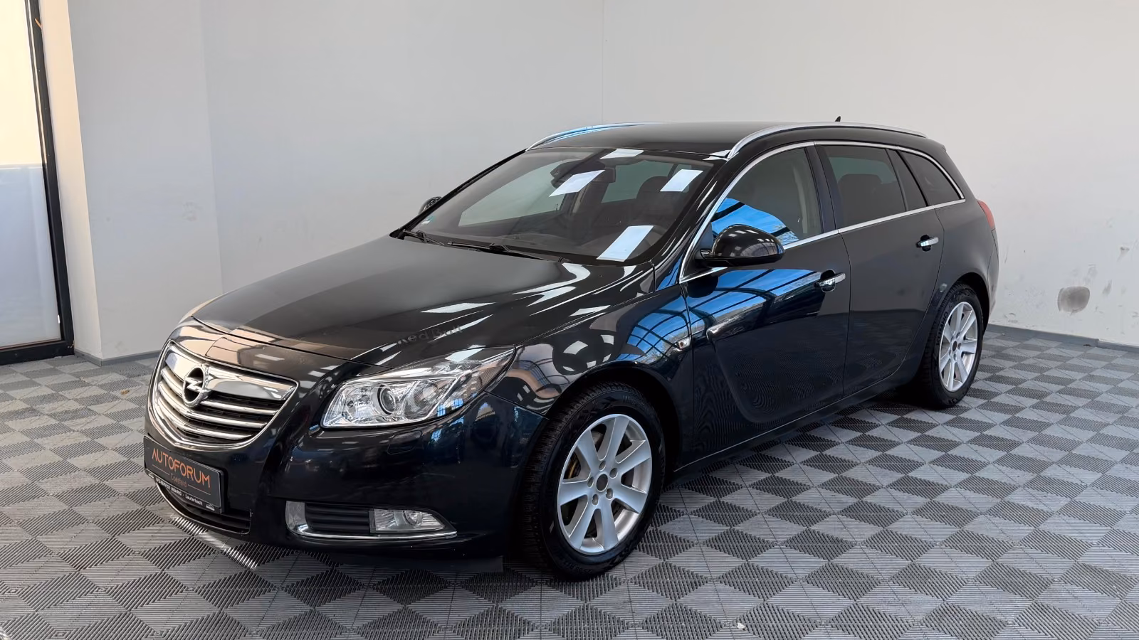 Opel Insignia 2009 — салон