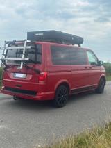 Volkswagen T6 Multivan - rote Volkswagen T6 Multivan