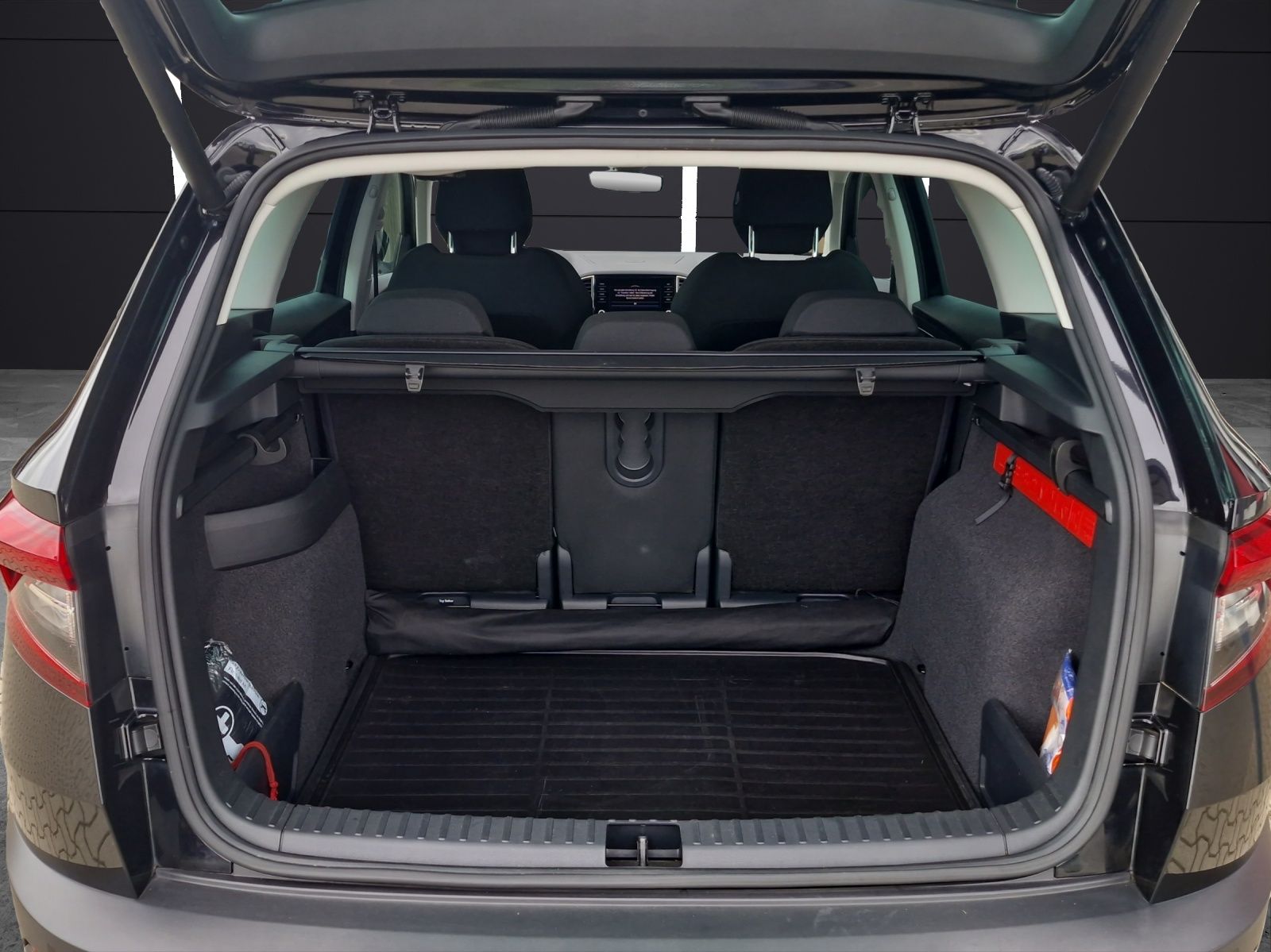 Fahrzeugabbildung SKODA Karoq Clever 1.5 TSI DSG LED Navi ACC AHK 4xSHZ