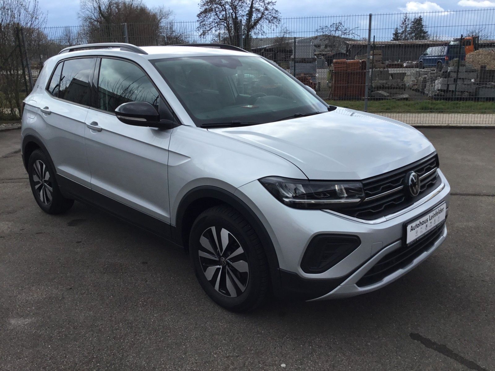 Fahrzeugabbildung Volkswagen T-Cross 1.0 TSI DSG GOAL+AHK+ACC+AppConnect+LED