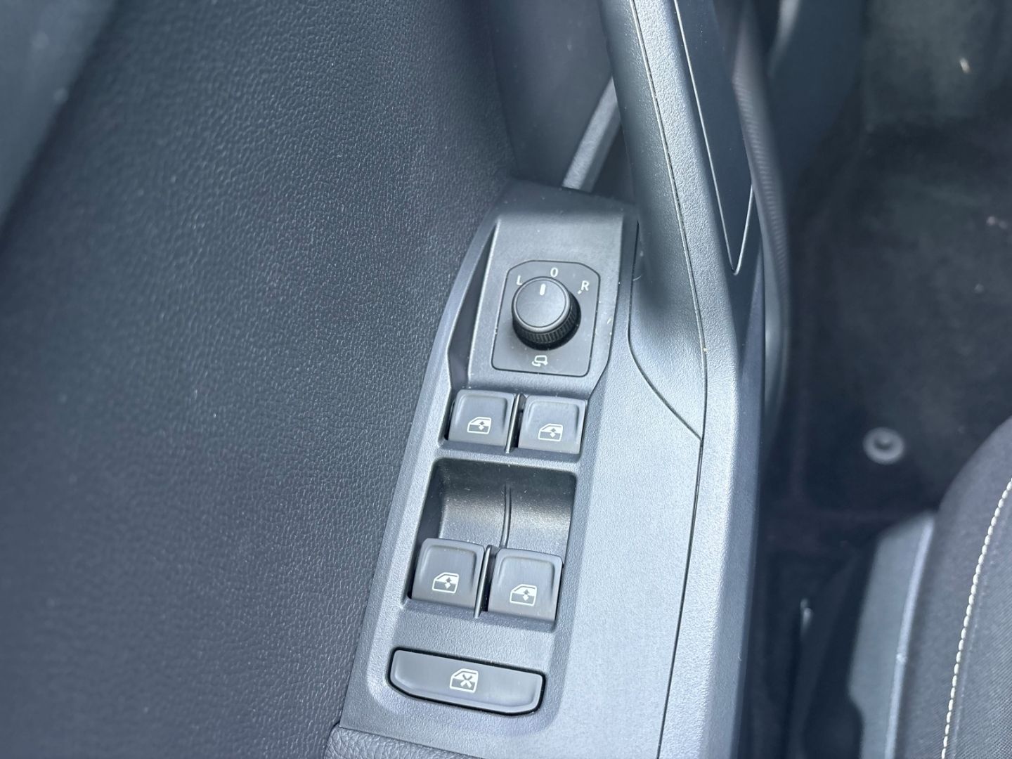 Fahrzeugabbildung SEAT Arona Navi Digitales Cockpit LED Sperrdiff. Appl
