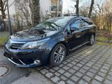Toyota Avensis Combi 1,8-l-Valvematic Executive TÜV Neu - blaue Toyota Avensis