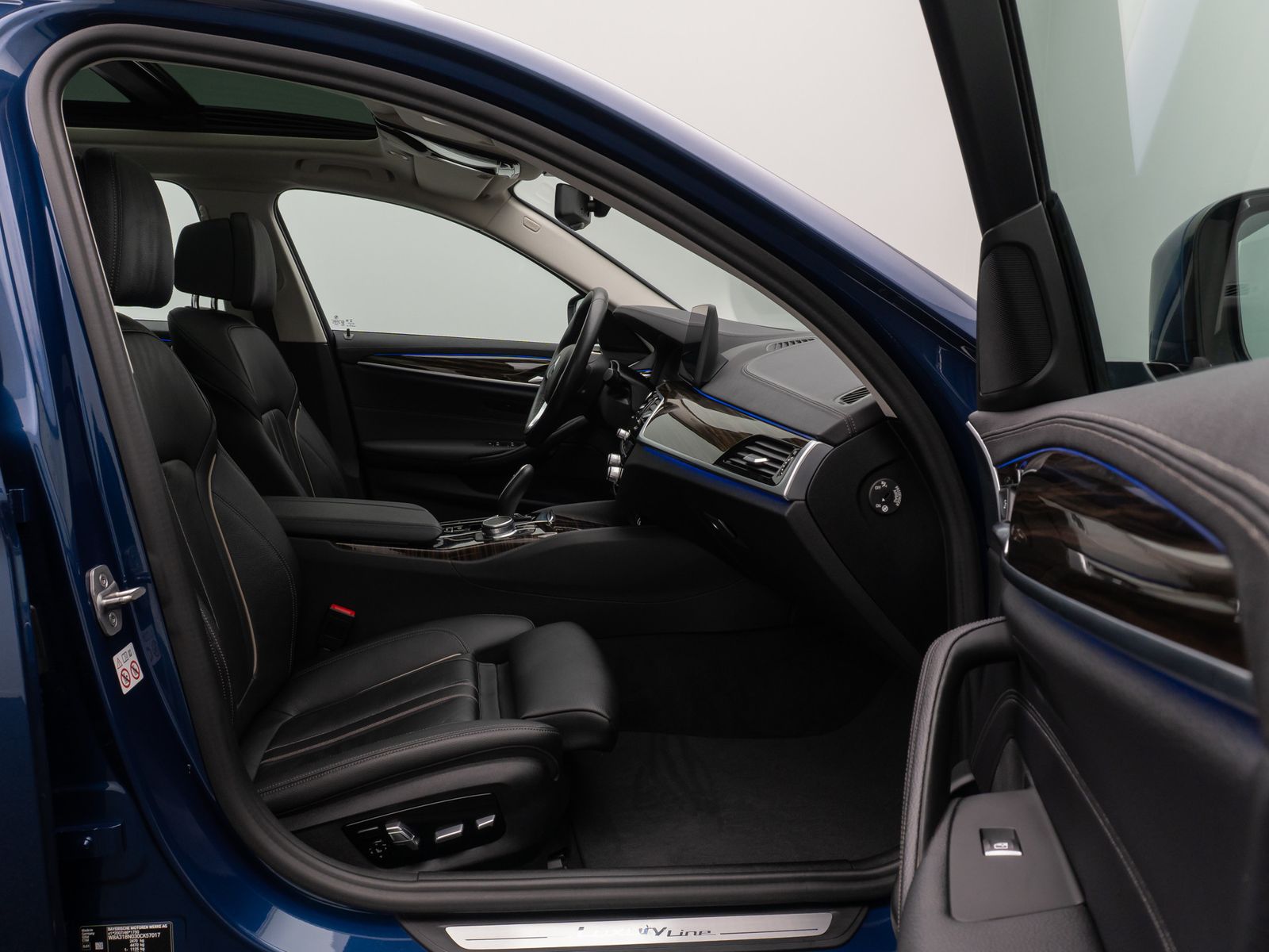 Fahrzeugabbildung BMW 520d Luxury Line HUD DAB Kamera HiFi Panorama