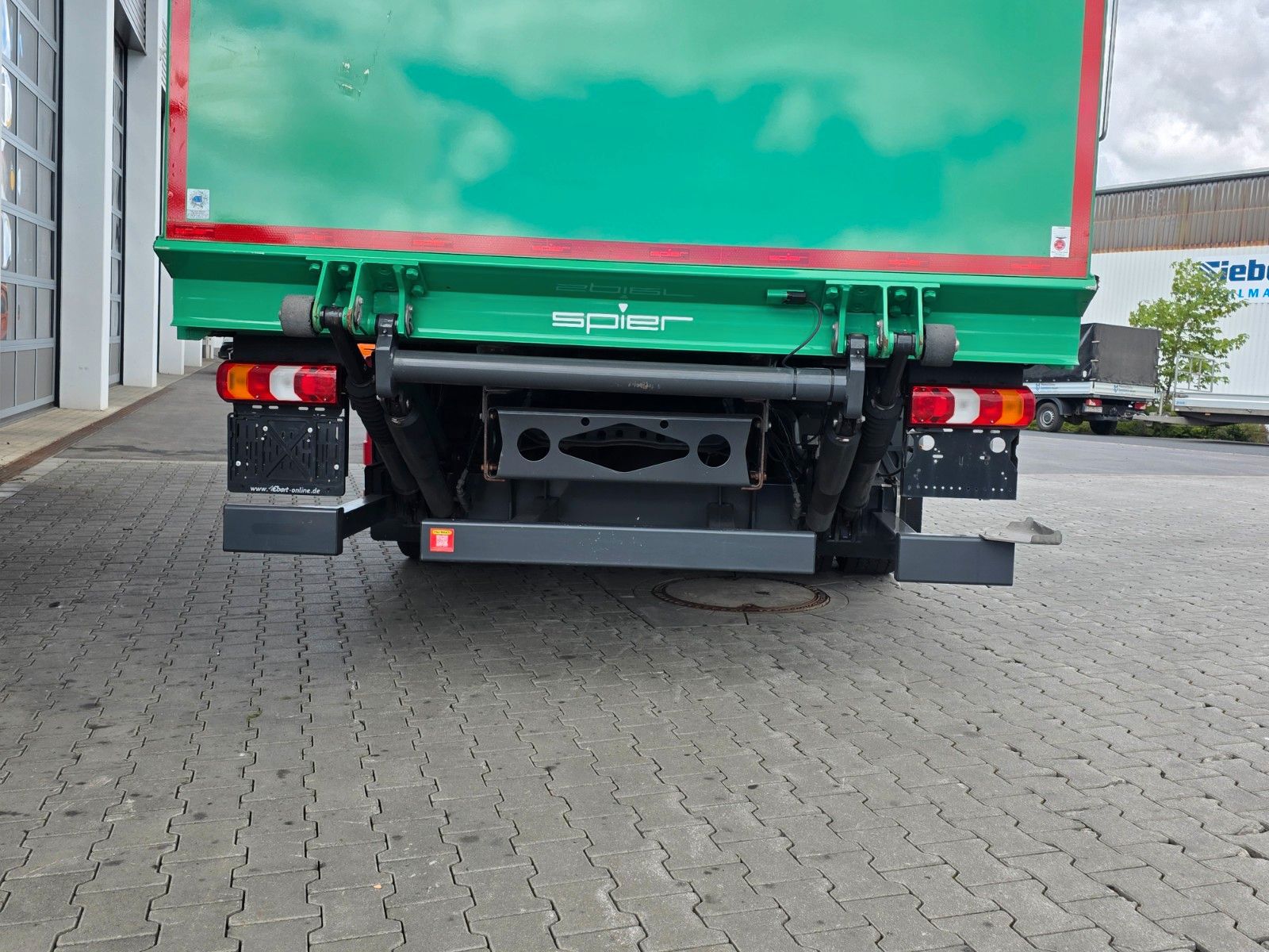 Fahrzeugabbildung Mercedes-Benz Atego 1524 L LBW 2.000kg Tür Kamera Spoiler