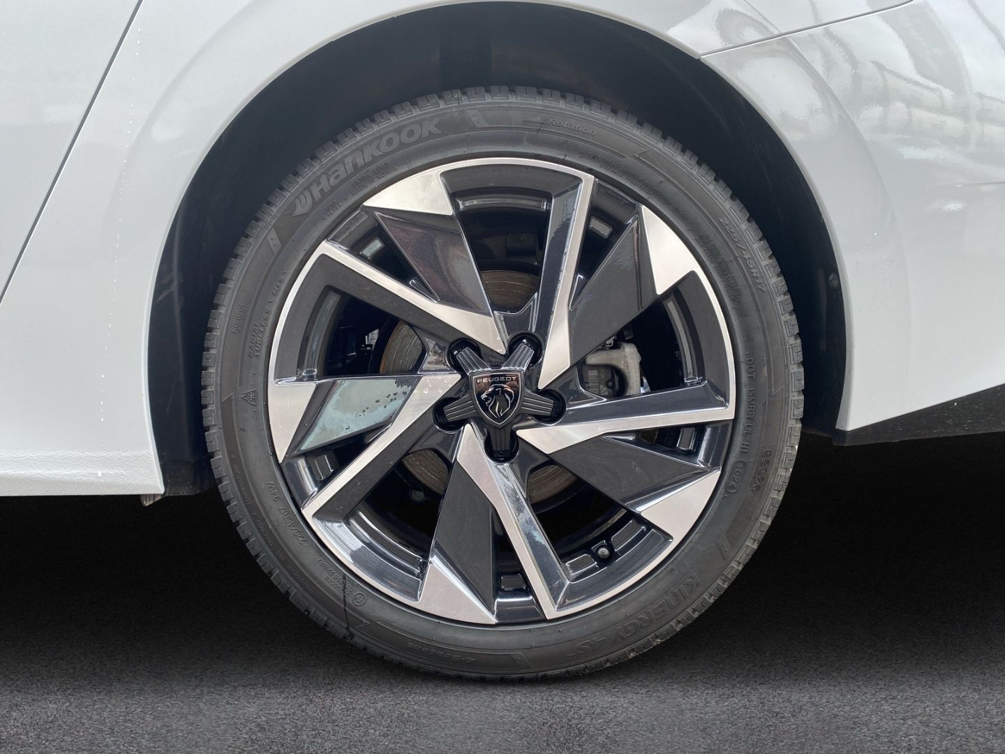 Fahrzeugabbildung Peugeot 308 SW Allure 1.2 PureTech 130 EU6e *ACC*Navi*Si