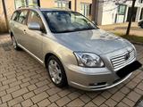 Toyota Avensis Combi 1.8-l-VVT-i  Top Zustand Nur 74000 - Toyota Avensis Gebrauchtwagen in München