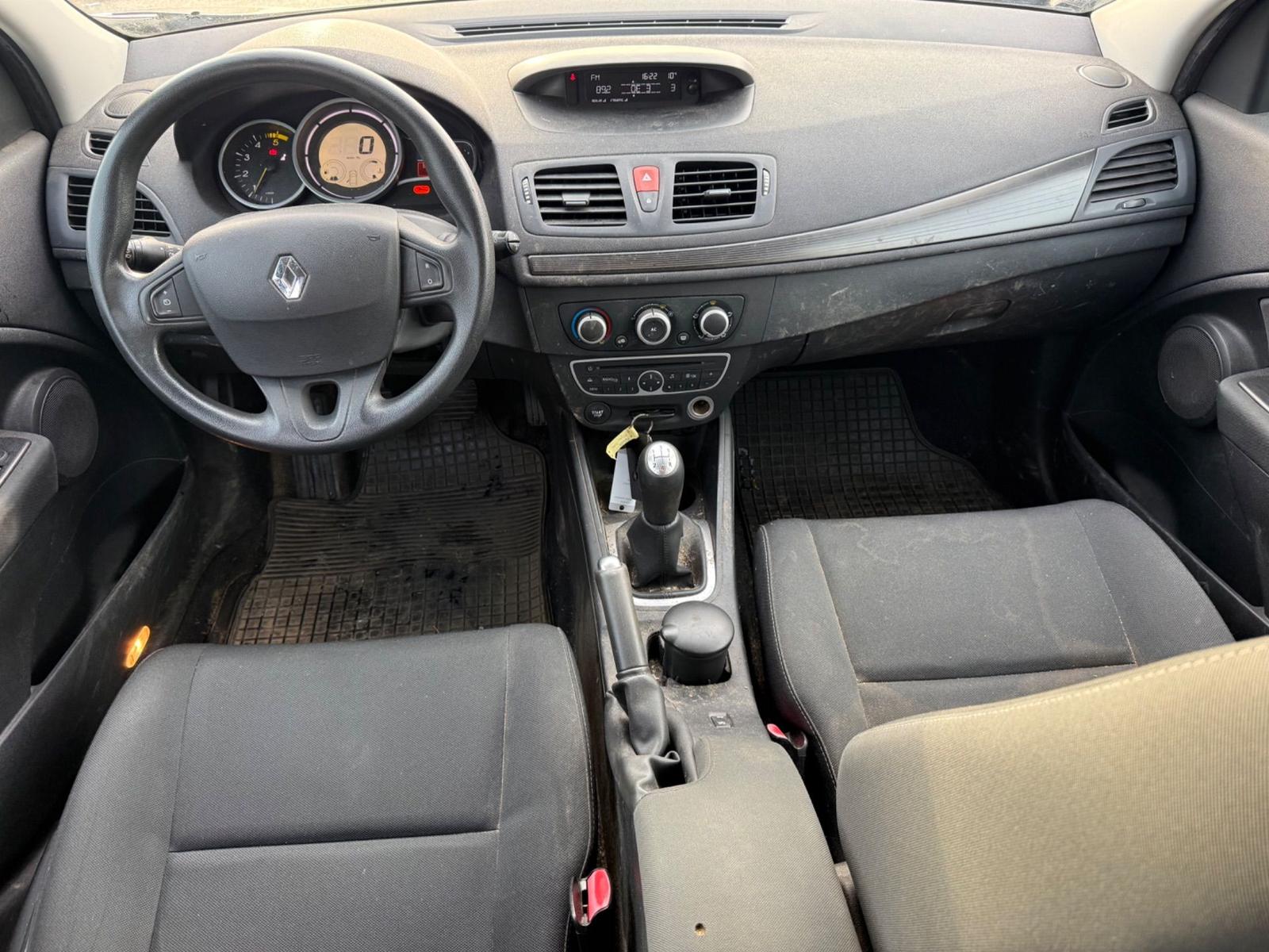 Renault Megane 2010 — photo 10