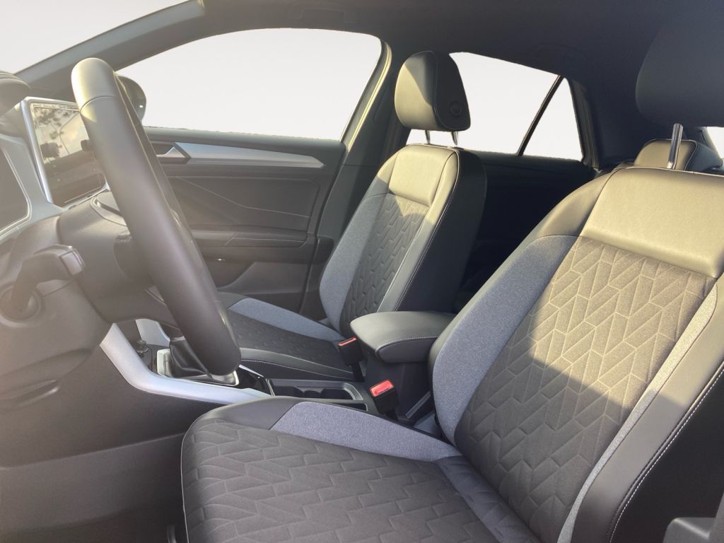 Fahrzeugabbildung Volkswagen T-Roc 1.5 TSI OPF DSG GOAL