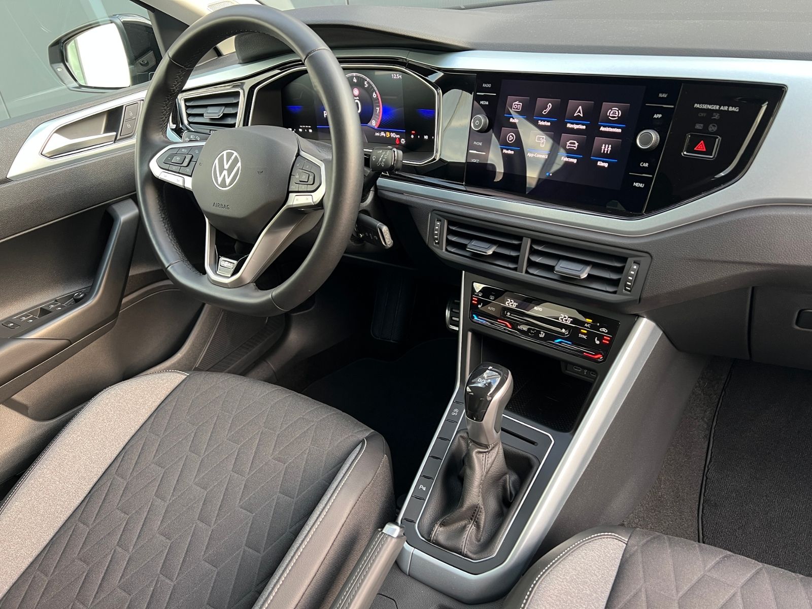 Fahrzeugabbildung Volkswagen Polo GOAL 1.0 TSI DSG *LED, App-Connect, 17'-LM*