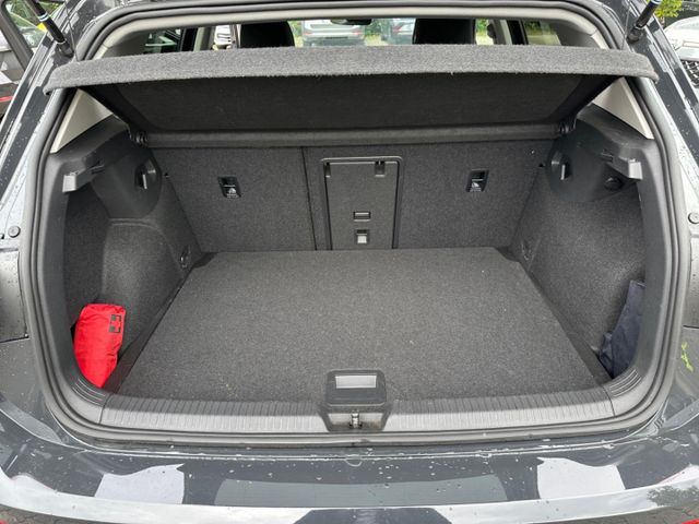 Golf VIII Active 1.5 TSI LED Navi Climatronic Si