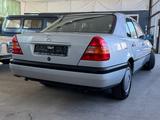 Mercedes-Benz C 180 - Automatik - Schiebedach - Mercedes-Benz Oldtimer: 180