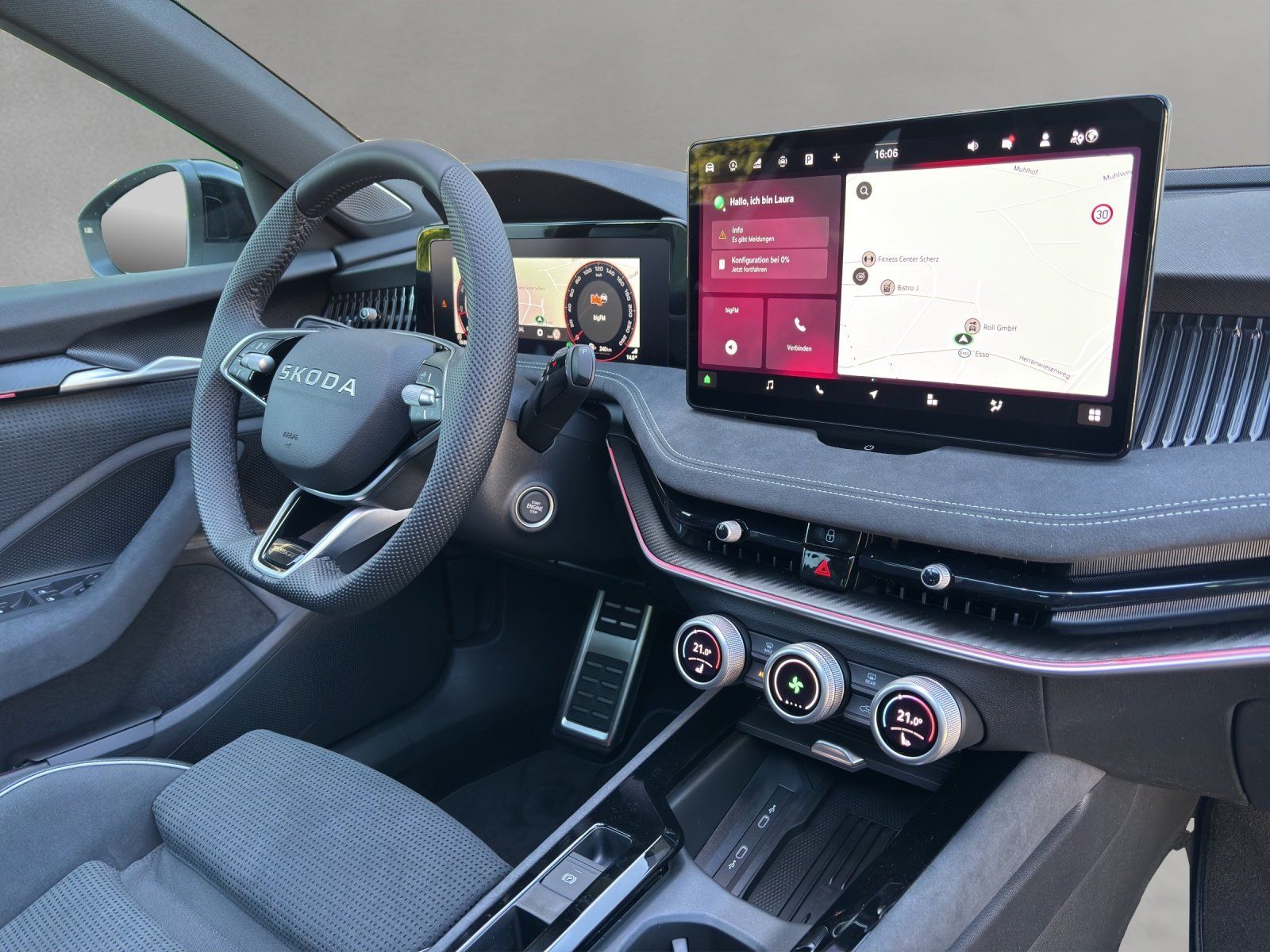 Fahrzeugabbildung SKODA Superb Combi Sportline 2.0 TSI ACC+PANO+AHK+360°
