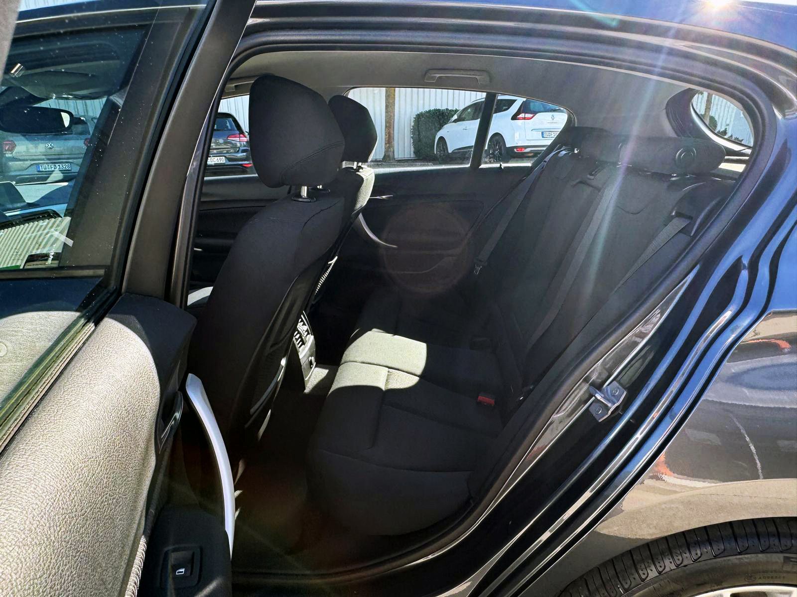 Fahrzeugabbildung BMW 118i 5-trg. Aut. Advantage LED TEMP PDC SHZ NAV