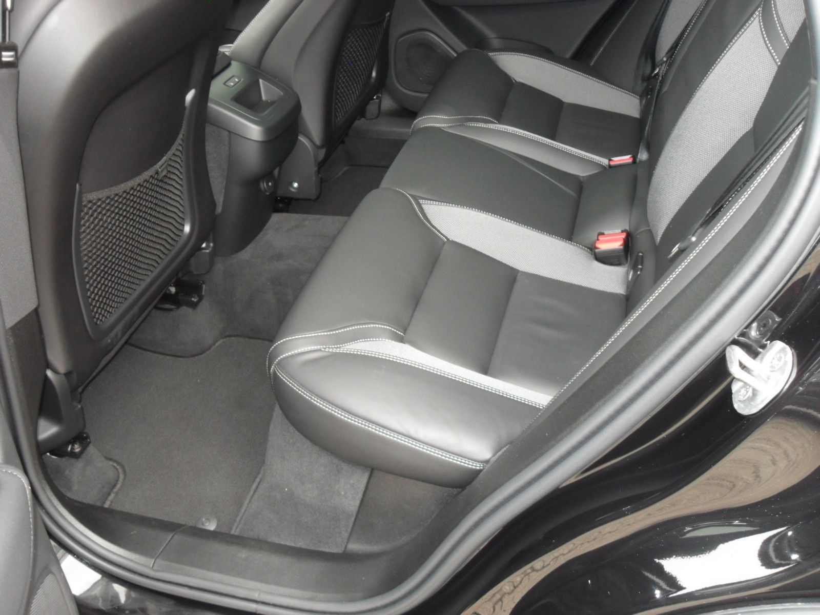 Fahrzeugabbildung Volvo XC 60 B5 Plus Black Edition AWD