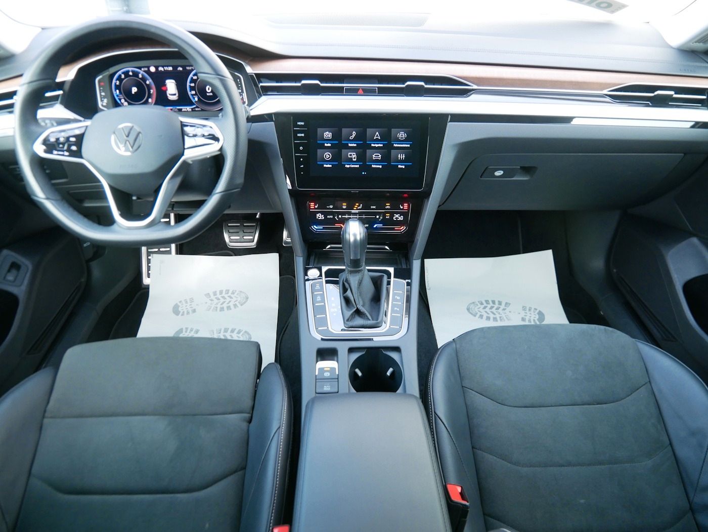 Fahrzeugabbildung Volkswagen Arteon SB 2.0 Elegance NEU60T DSG AHK Matrix KAM